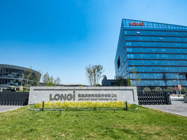 LONGi high-efficiency solar modules on a utility-scale solar farm.